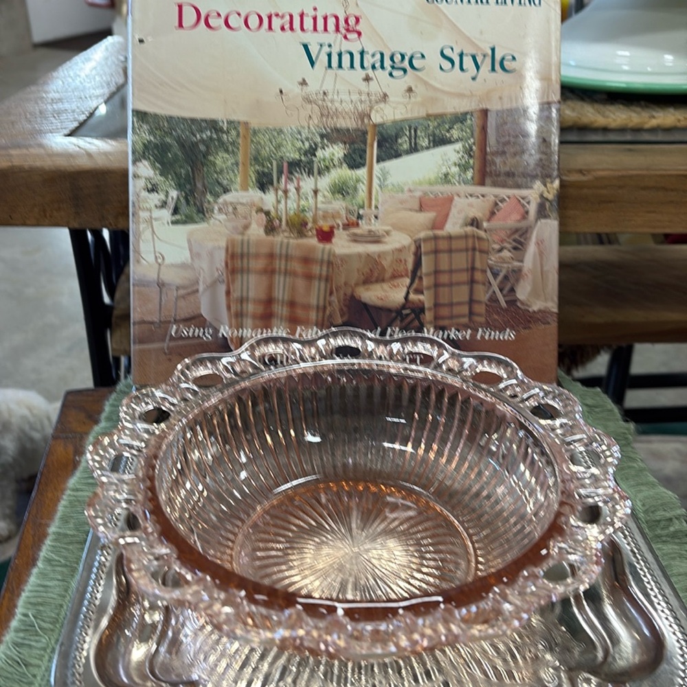 ANCHOR HOCKING GLASS - LACE EDGE PINK PATTERN - RIBBED ROUND BOWL